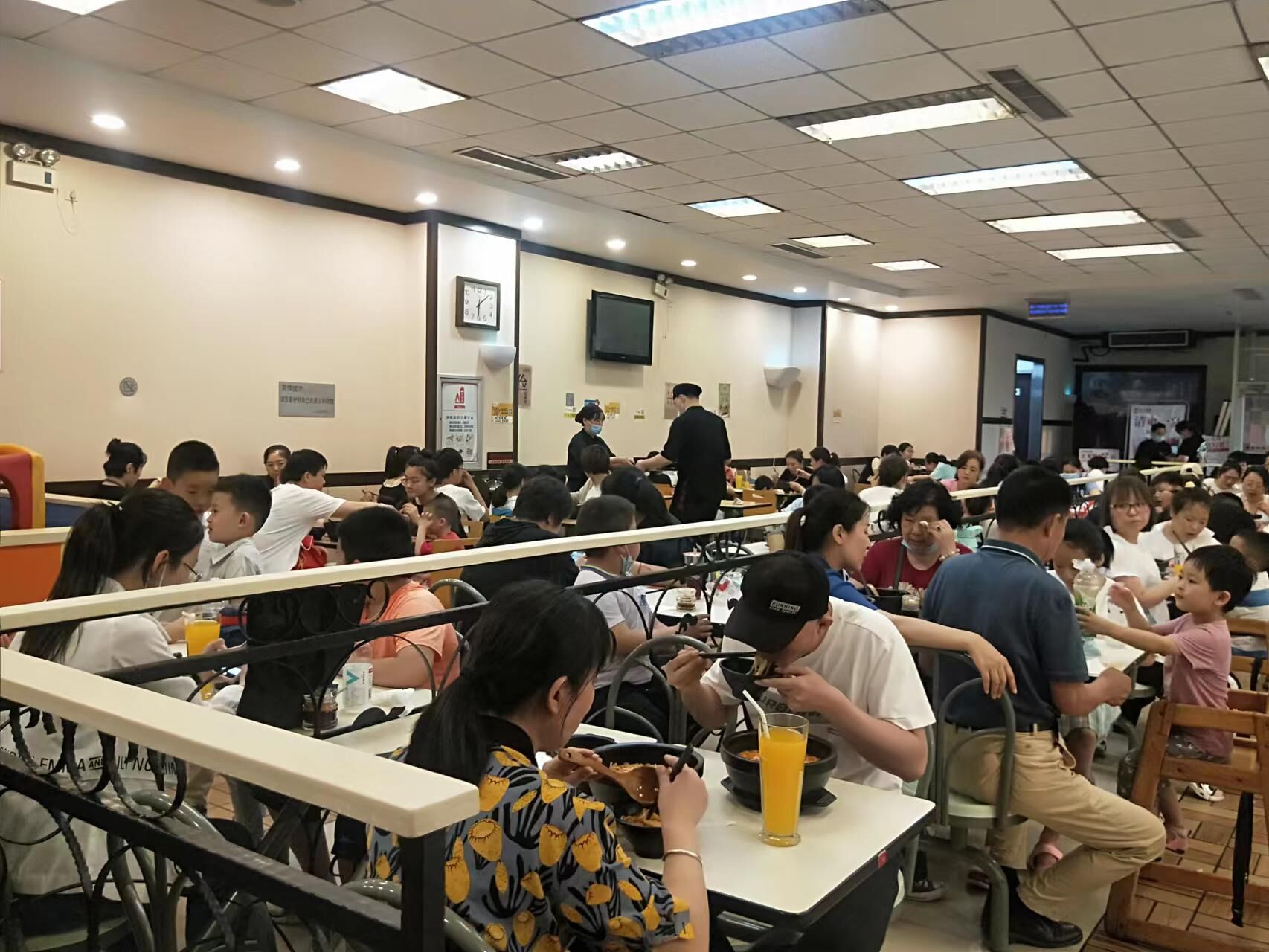 康德專注于食品調(diào)味料已十八年有余，一直注重出品的安全、穩(wěn)定，強調(diào)給商家?guī)韽N師便捷,出品穩(wěn)定，減少能耗，安全有保障！歡迎有意合作老板質(zhì)詢來工廠考察！